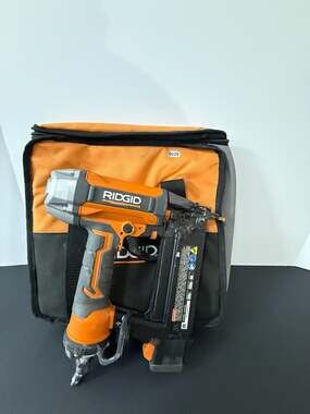 RIDGID R213BNF3 18-Gauge 2-1/8 in. Pneumatic Brad Nailer‎ with Bag